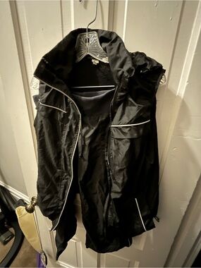 Old Navy Sports Set, Black Hooded Packable Vest with Reflective Trim and Capris